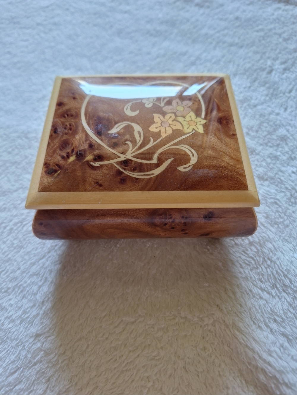 Vintage Italian Sorrento Music Jewelry Box Heart Inlay Reuge Swiss 18-Note Works